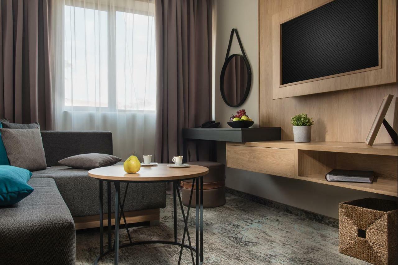 The Boutique Hotel: Square Convenience Hotel