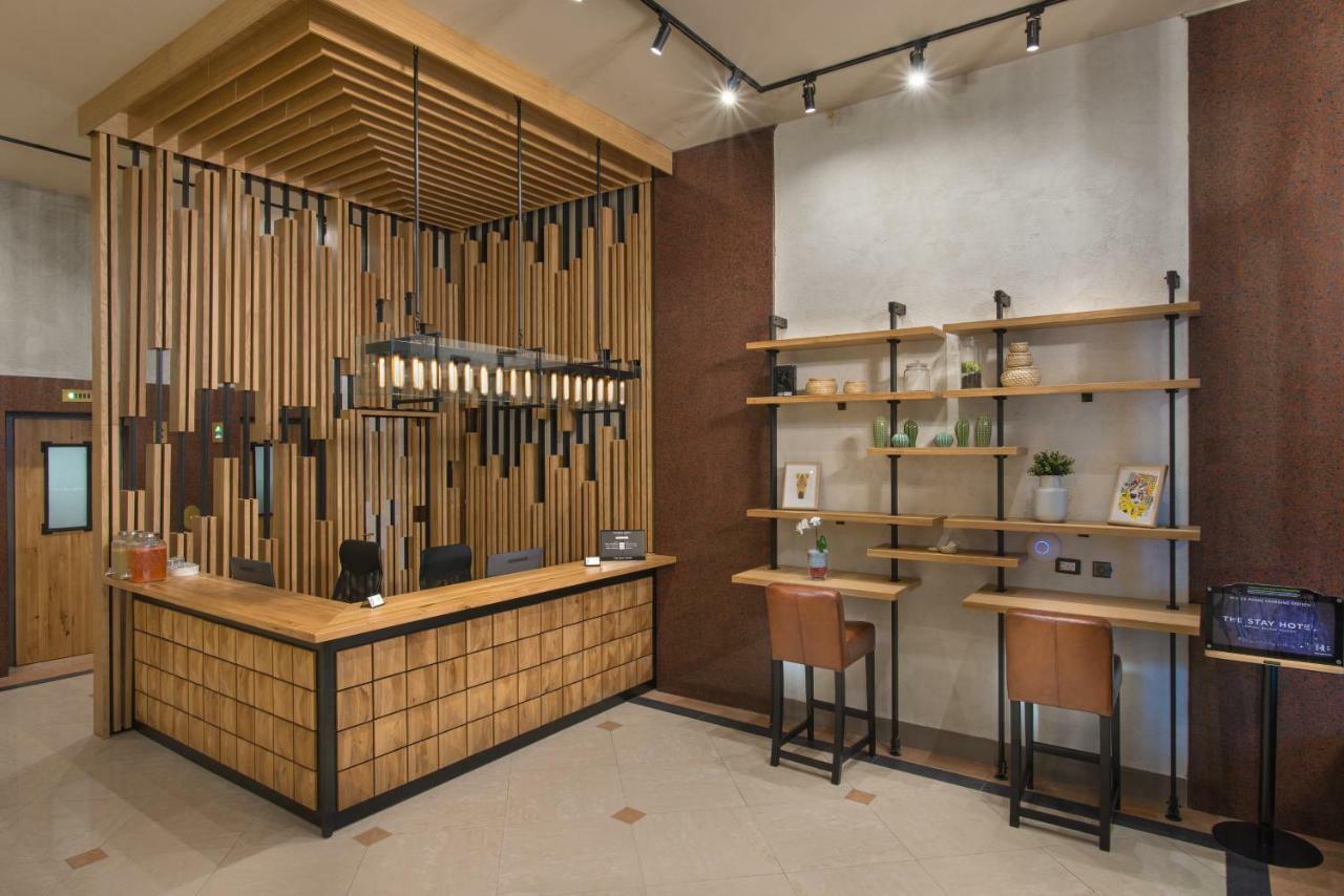 The Boutique Hotel: Square Convenience