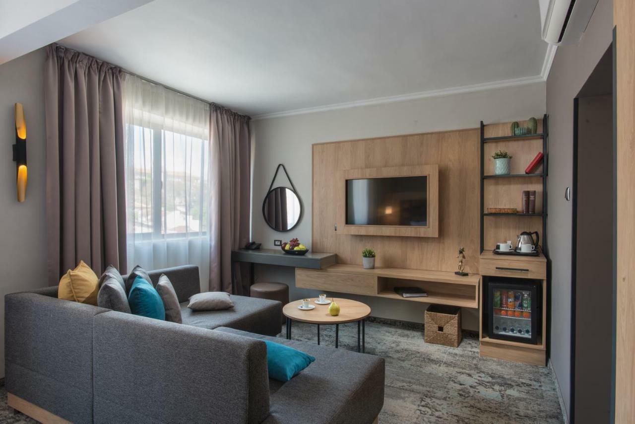 The Boutique Hotel: Square Convenience Hotel