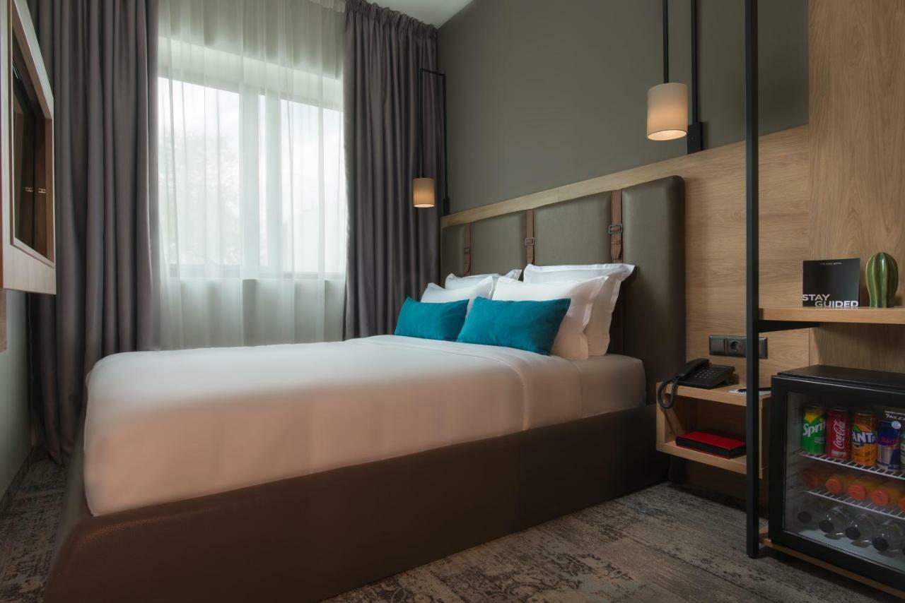 The Boutique Hotel: Square Convenience
