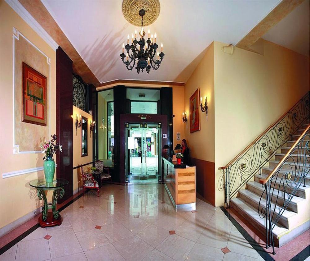 The Boutique Hotel: Square Convenience 3*